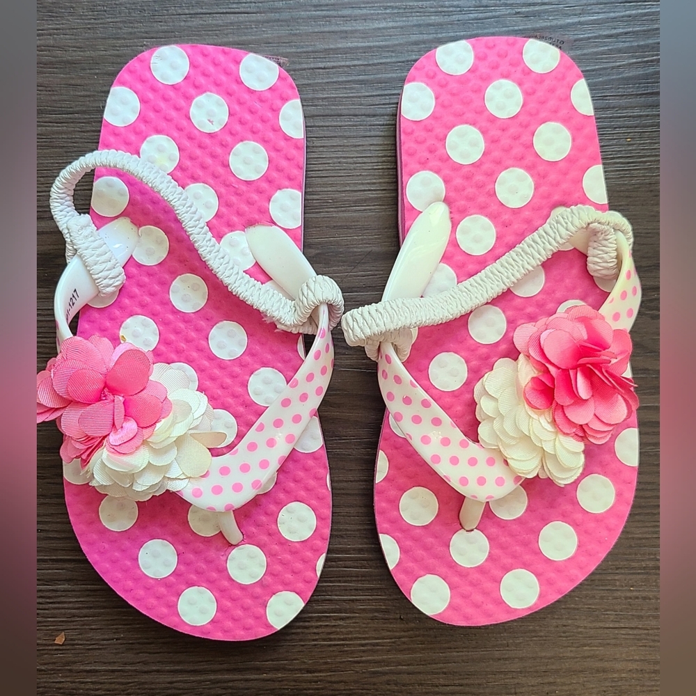 Pink & white polka-dot flip-flops with flowers